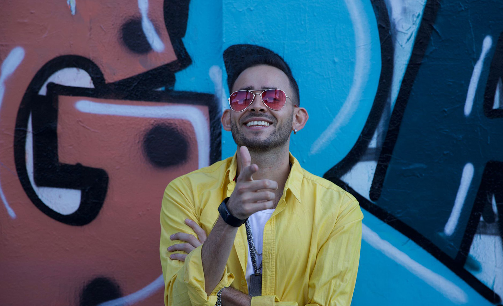 “Fan Favorito” es el nuevo single del  cantautor mexicano Eugen Bravo.